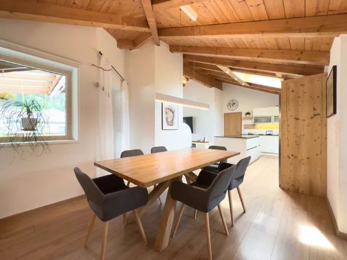 Hochwertige Dachgeschoßwohnung in Ruhelage