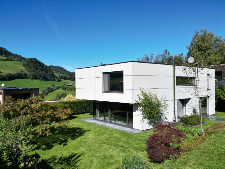 Architektenhaus in sonniger Ausblickslage