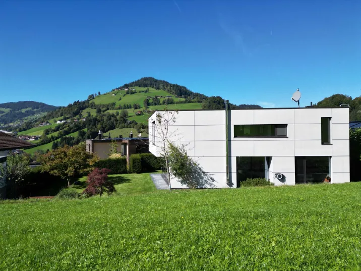 Architektenhaus in sonniger Ausblickslage