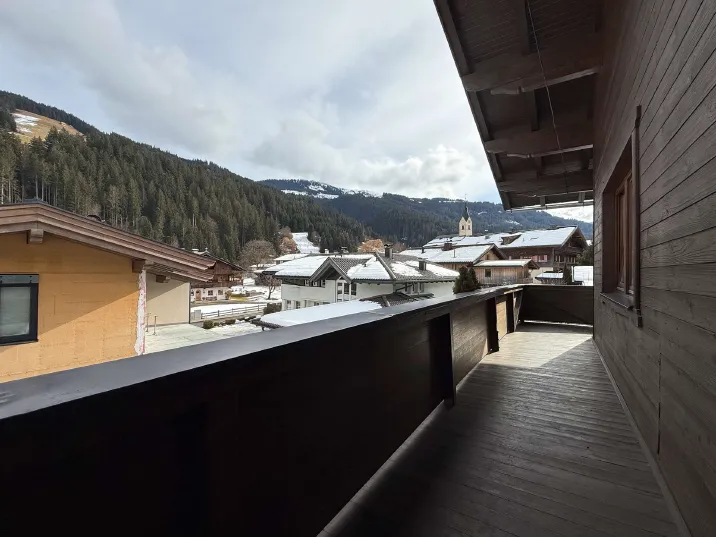 Geräumige 4-Zimmerwohnung mit Bergblick
