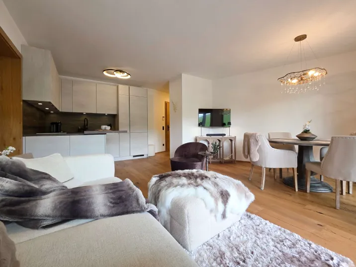 Vollmöblierte Designerwohnung mit XL-Terrasse